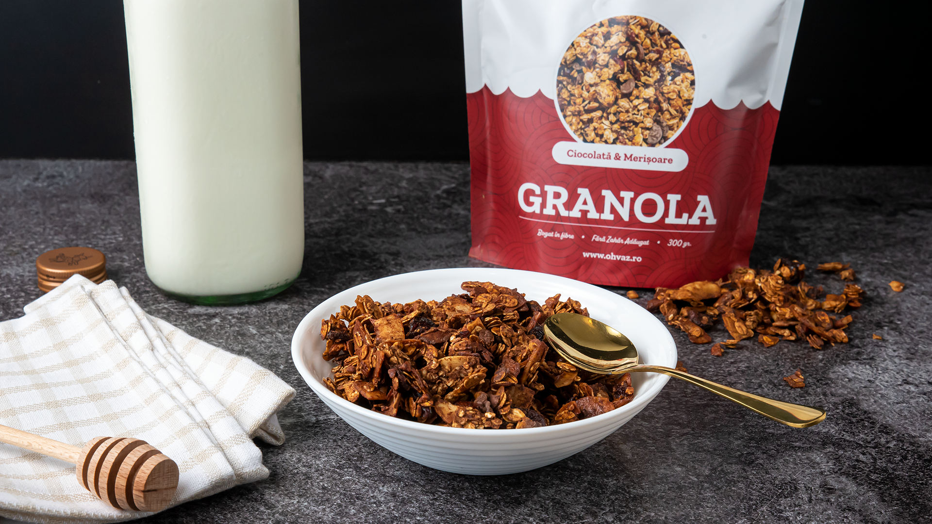 Granola cu Ciocolată și Merișoare